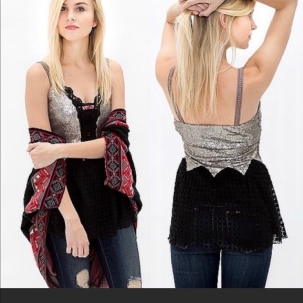 Gimmicks by BKE Black Sequin Top